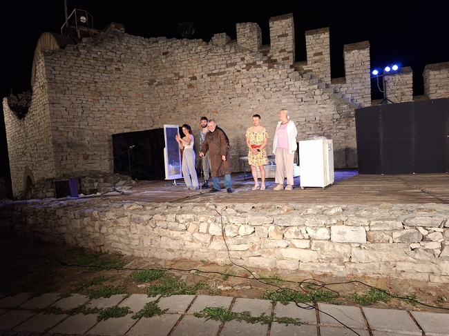 Театърът в Ловеч отчете успешен сезон