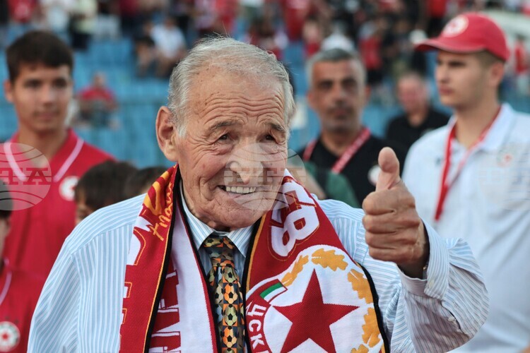 Best Football Coach Award in Bulgaria to Bear Name of Dimitar Penev