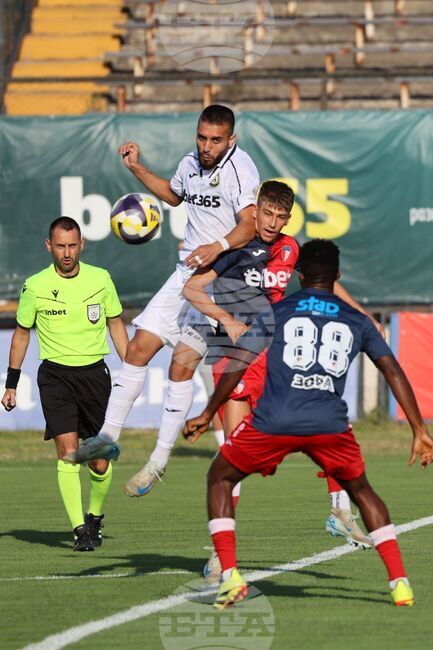 Втородивизионният Марек (Дупница) изпрати сигнал до БФС срещу съдийството на съботния мач с Севлиево