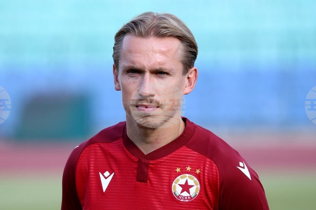 ЦСКА се раздели с шведския халф Дейвид Сегер
