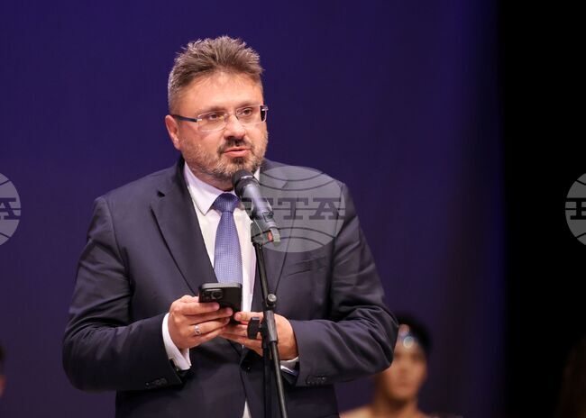 Конкурсът "Сара-Нора Прима" насърчава младите хора да сбъдват мечтите си в България, каза в Бургас генералният директор на БТА Кирил Вълчев