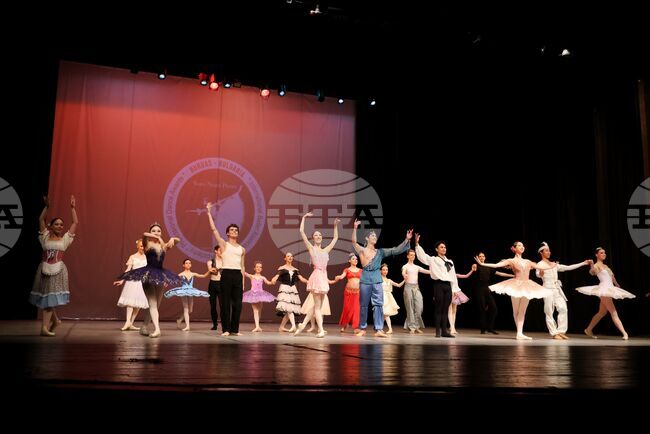 Наградиха участниците в третото издание на Международния балетен конкурс "Сара-Нора Прима" в Бургас