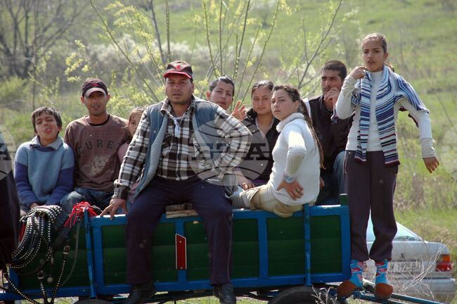 More Job Opportunities for Roma and Refugees Under Human Resources Development Programme