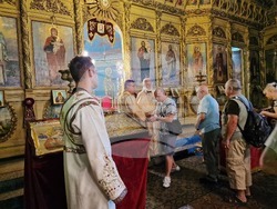 Разград - църква - служба