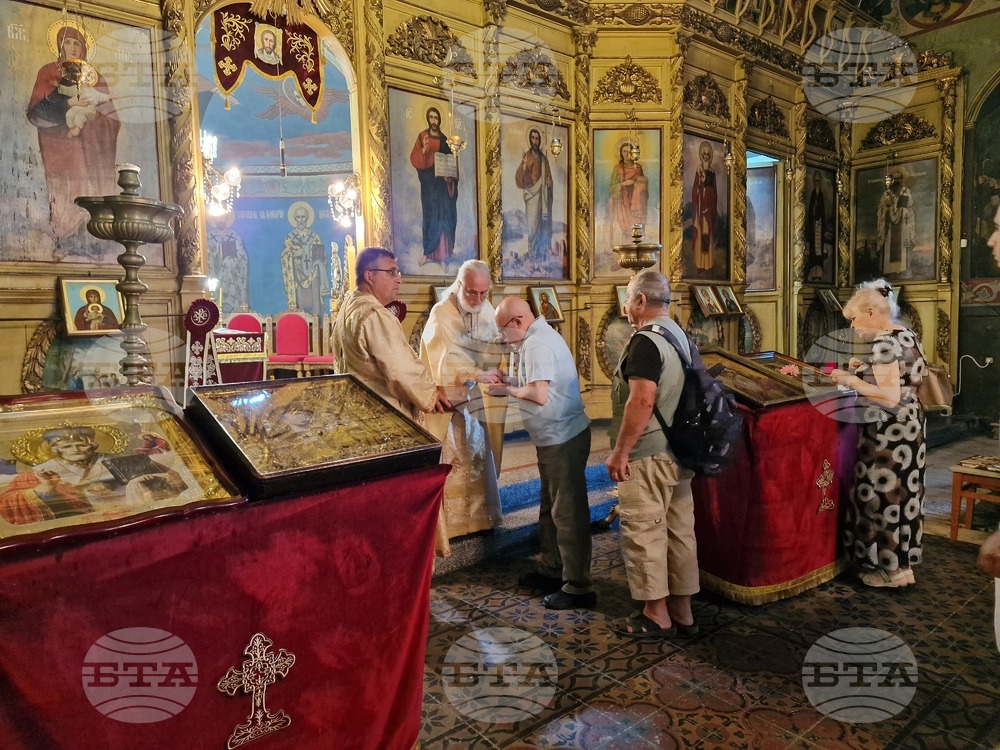 Разград - църква - служба