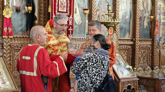 Отец Красимир говори на миряните в храма "Св. Три Светители" за светите отци от шестте Вселенски събора