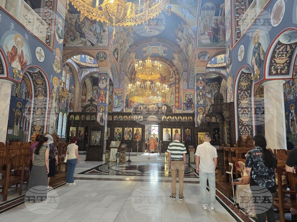 Ловеч - храм „Св. св. Кирил и Методий” - митрополит Гавриил - служба