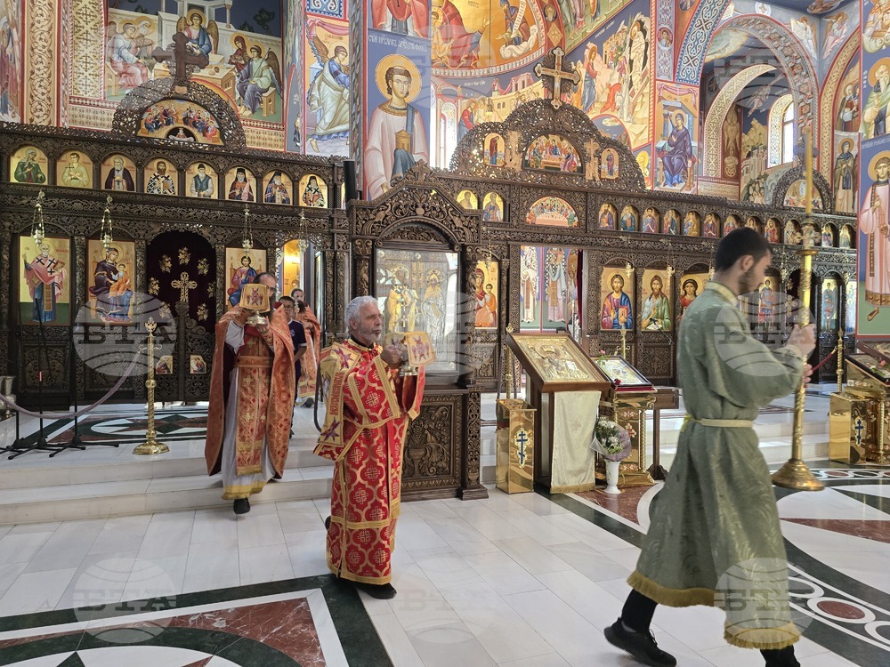 Ловеч - храм „Св. св. Кирил и Методий” - митрополит Гавриил - служба