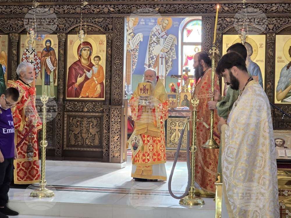 Ловеч - храм „Св. св. Кирил и Методий” - митрополит Гавриил - служба