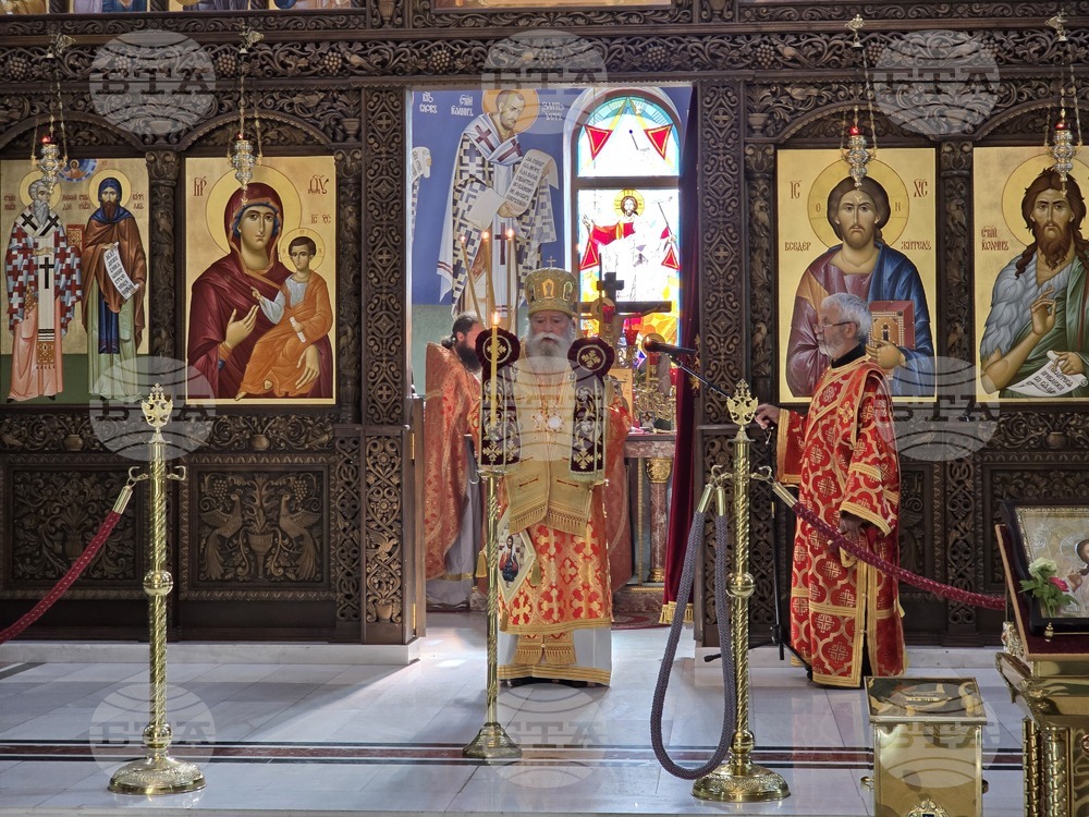 Ловеч - храм „Св. св. Кирил и Методий” - митрополит Гавриил - служба