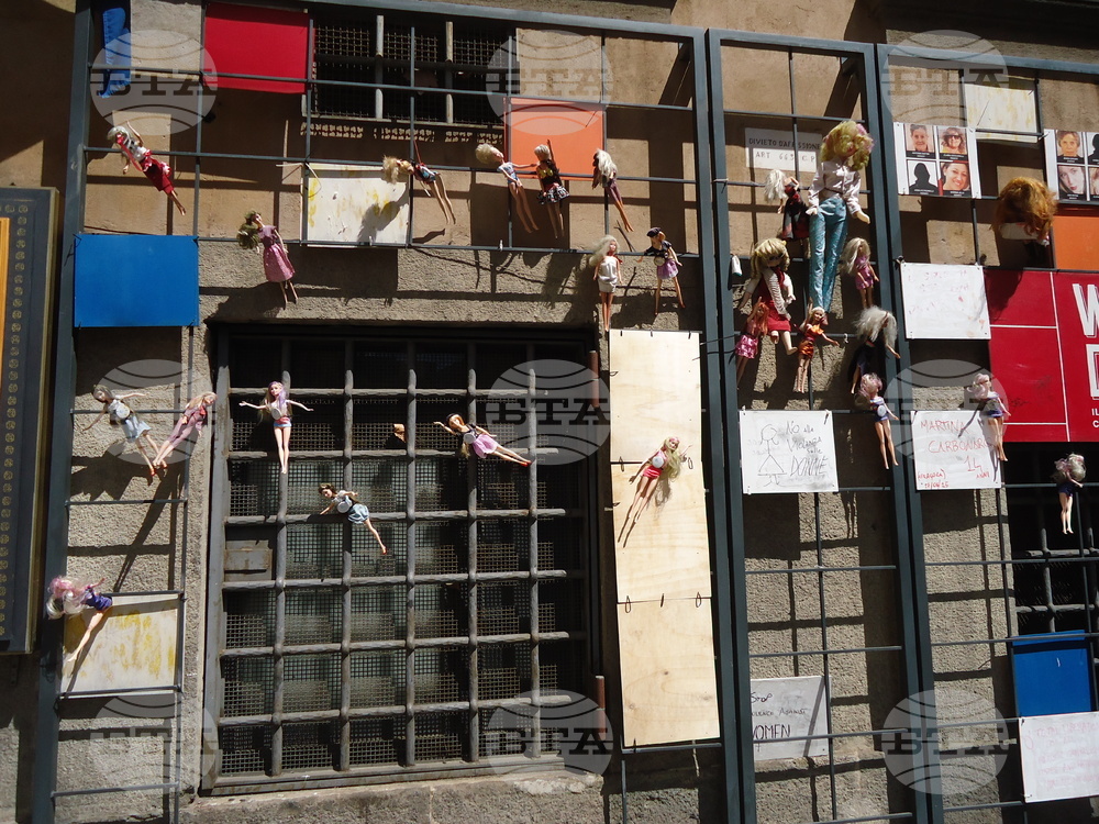 Италия - Рим - Мемориал „Стената на куклите“