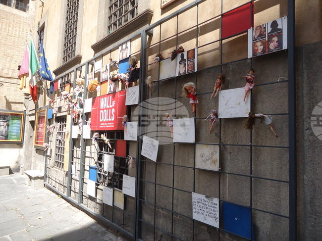Италия - Рим - Мемориал „Стената на куклите“
