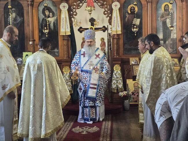 Днешните християни са призовани да бъдат светлина в света, каза Варненският и Великопреславски митрополит Йоан в Добрич