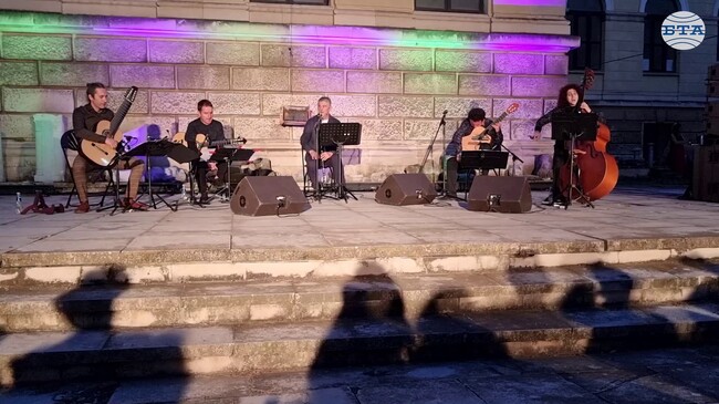 Проектът Balkan Moods, съчетаващ класика, джаз и фолклор, бе представен за първи път в България на фестивала „Варненско лято“