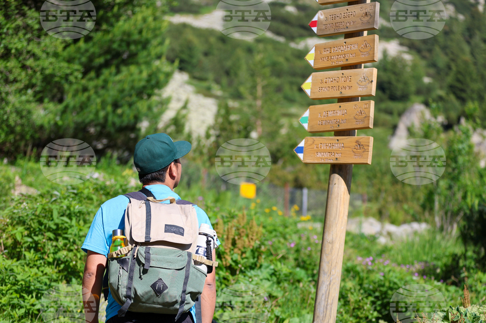 Very Good Mountain Hiking Conditions on Monday