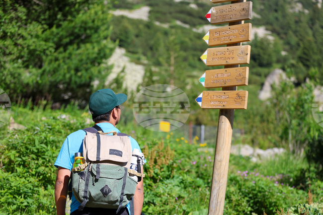 Very Good Mountain Hiking Conditions on Monday