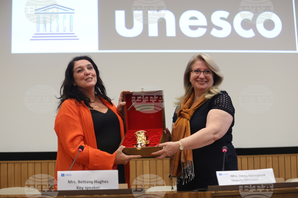 France - Paris - UNESCO - "The Treasures of Bulgaria" - Bethany Hughes