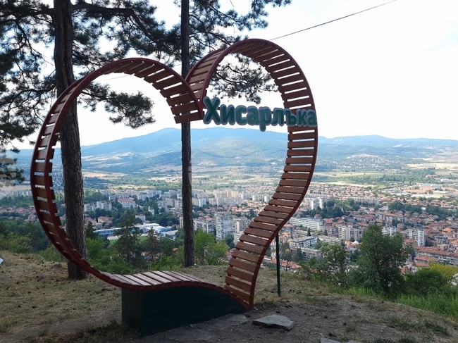 Започна строителството на нов паркинг в парк Хисарлъка над Кюстендил