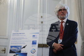 France - Paris - UNESCO - "Green Machine"