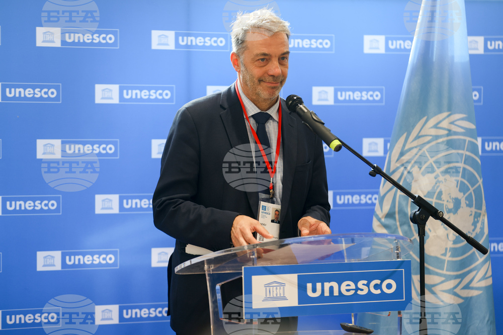 France - Paris - UNESCO - lecture
