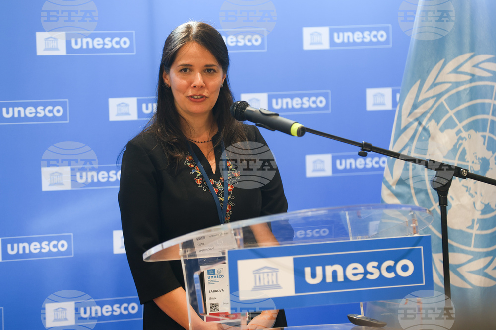 France - Paris - UNESCO - lecture