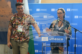 France - Paris - UNESCO - lecture