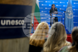 France - Paris - UNESCO - lecture