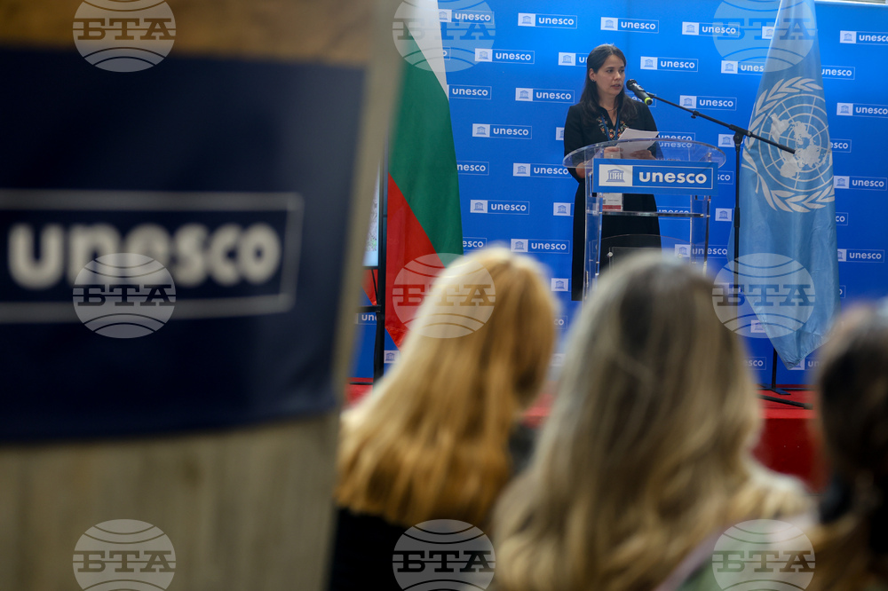 France - Paris - UNESCO - lecture