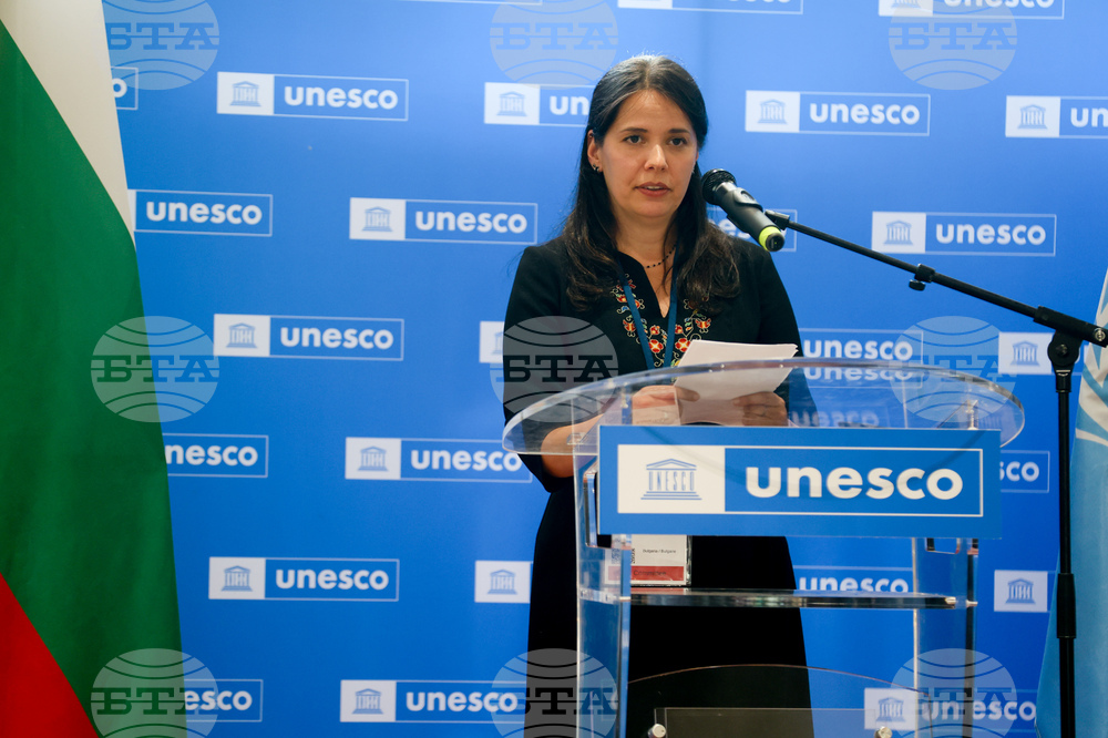 France - Paris - UNESCO - lecture