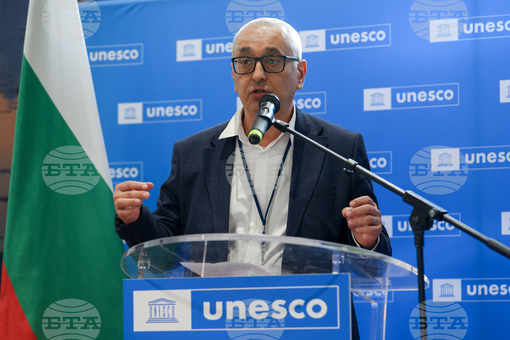 France - Paris - UNESCO - lecture