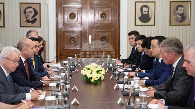 Bulgaria's President Confers with Uzbekistan's Minister of Investment, Industry and Trade