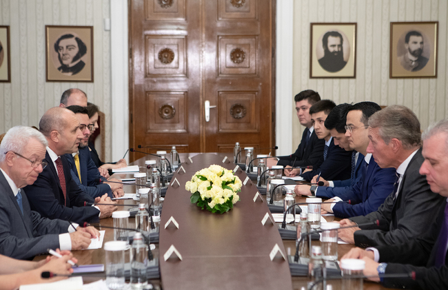 Bulgaria's President Confers with Uzbekistan's Minister of Investment, Industry and Trade
