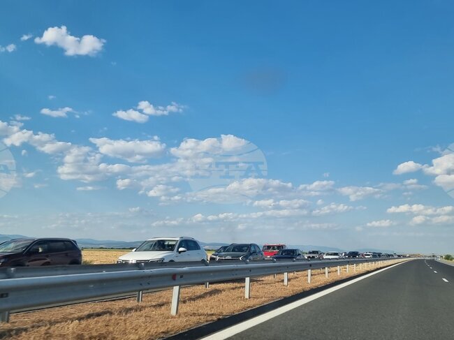 Катастрофа причини километрично задръстване на автомагистрала "Тракия" в област Сливен