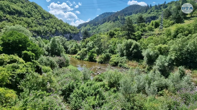 Жители на девинския квартал "Настан" се оплакаха, че пият вода от реката