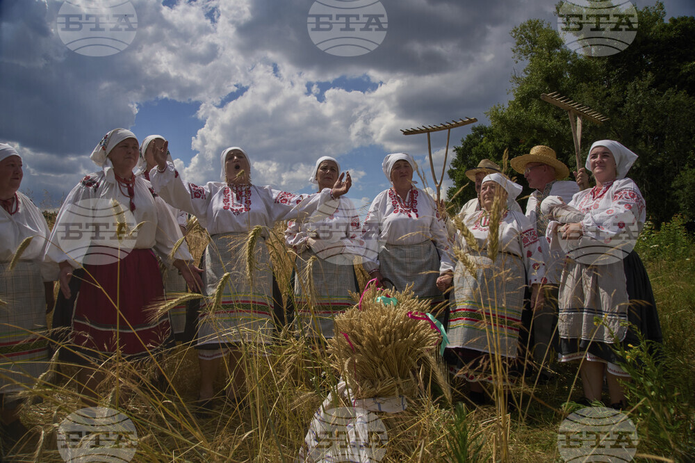 Russia Ukraine War Harvest