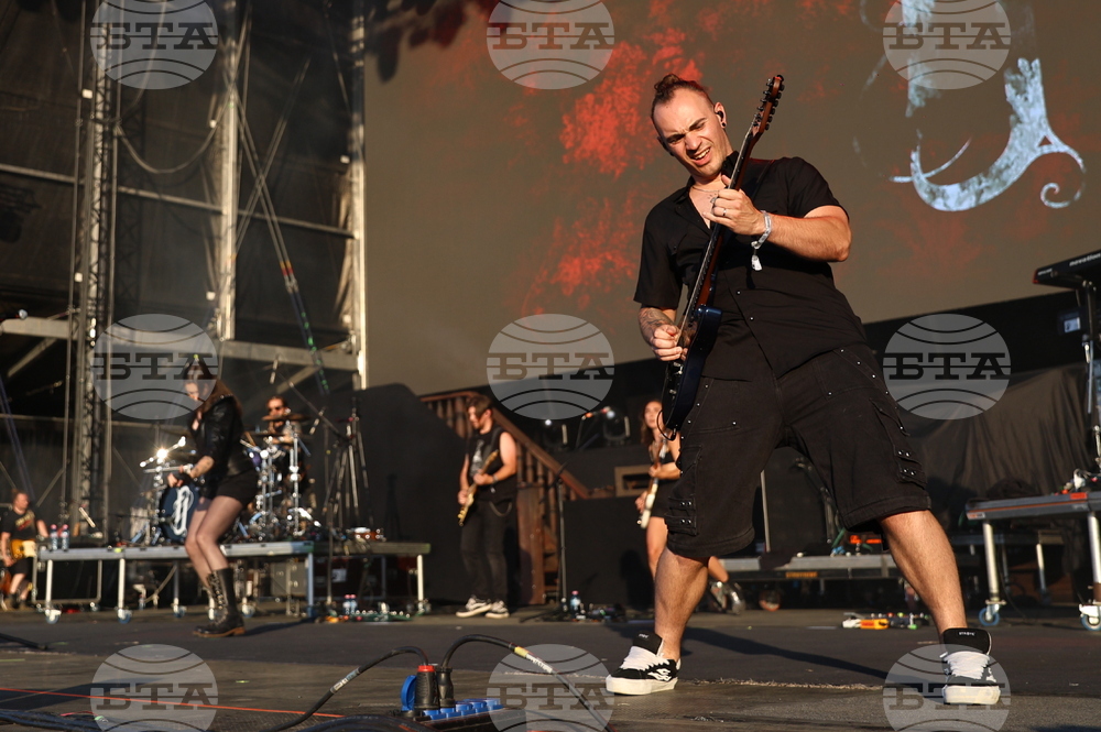 Село Могилово - "Midalidare Rock In The Wine Valley 2025" - рок фестивал - група - "Floor Jansen"
