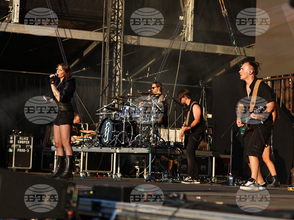 Село Могилово - "Midalidare Rock In The Wine Valley 2025" - рок фестивал - група - "Floor Jansen"