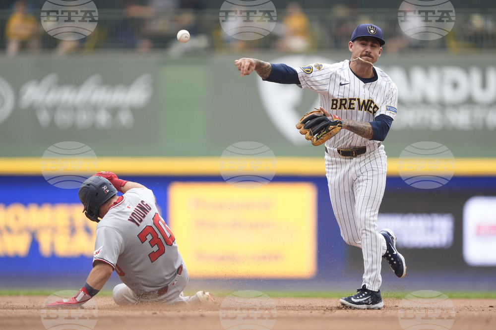Nationals Brewers Baseball