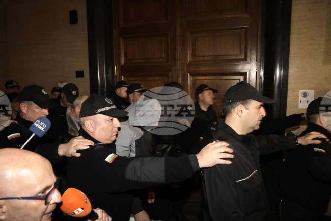 Обвиняеми - село Локорско - загинали мигранти - мярка