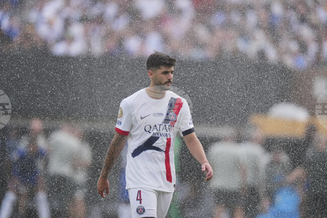 Лукас Бералдо е информирал ръководството на Пари Сен Жермен, че иска да напусне клуба