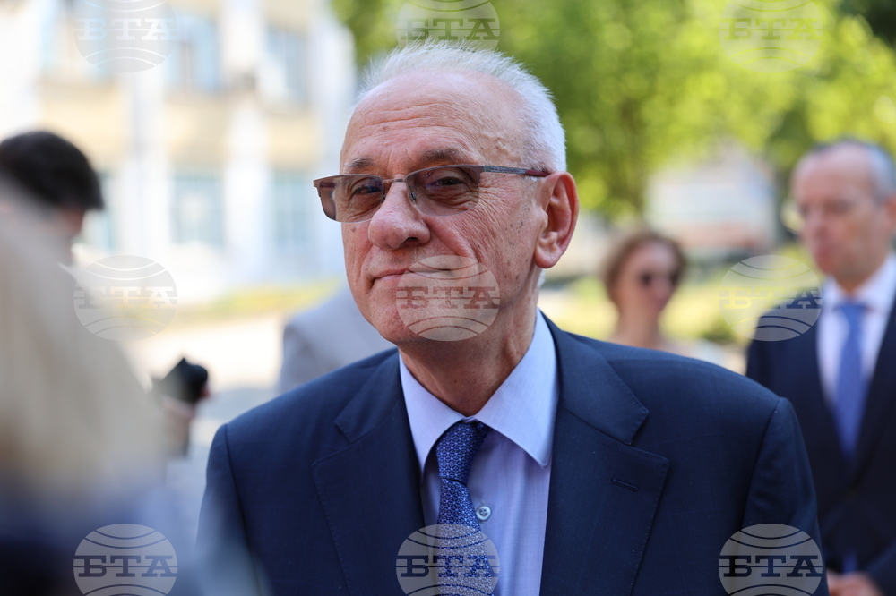 Има обществен съвет, който участва в дейностите на здравната инвестиционна компания, за детската болница, каза министър Силви Кирилов