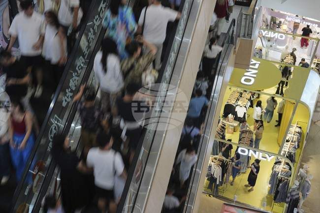 Китайската икономика нарасна с 5,2 на сто през второто тримесечие въпреки търговското напрежение