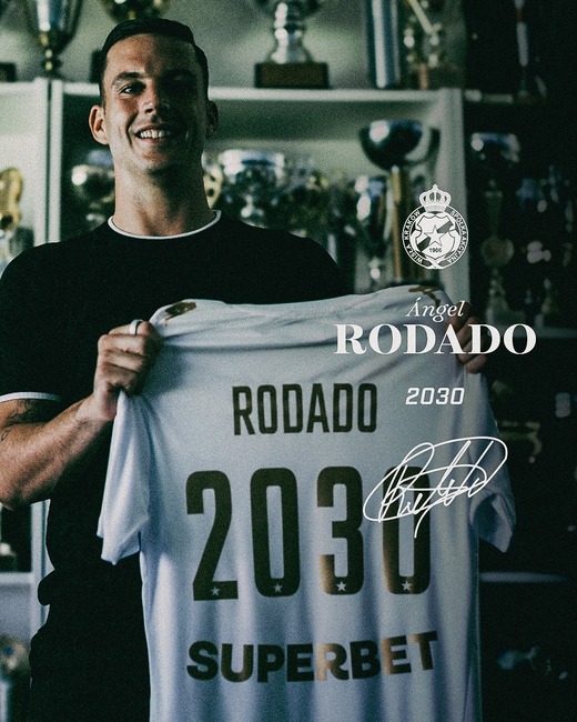 Исканият от Лудогорец испански нападател Анхел Родадо удължи договора си с Висла (Краков)