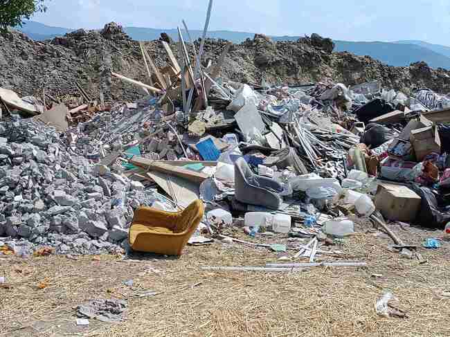 Нерегламентирано депониране на отпадъци е установено в землището на с. Белащица 