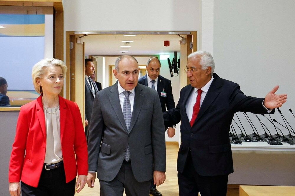 АРМЕНПРЕС: В Брюксел започна среща между арменския премиер, председателя на Европейския съвет и председателката на ЕК