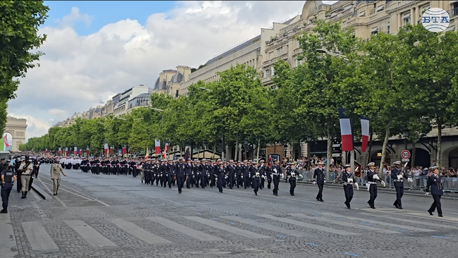 Около 7 хиляди военни се включиха в парада за националния празник на Франция