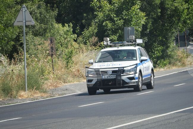 Полицаи иззеха стотици боеприпаси и оръжие от дома на руски гражданин в Бургас
