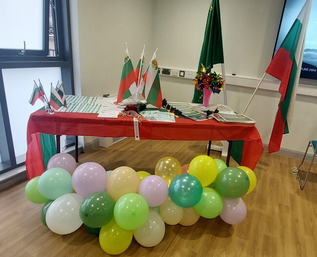 Екипът на училище „Иван Вазов“ в Престън и Ланкастър сподели поздрав към свой възпитаник, който ще се премести да живее в България