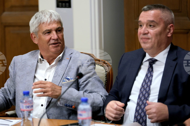 Министърът на земеделието и храните и синдикатите подписаха споразумение за увеличение на средствата за персонал в структури към ресорното министерство