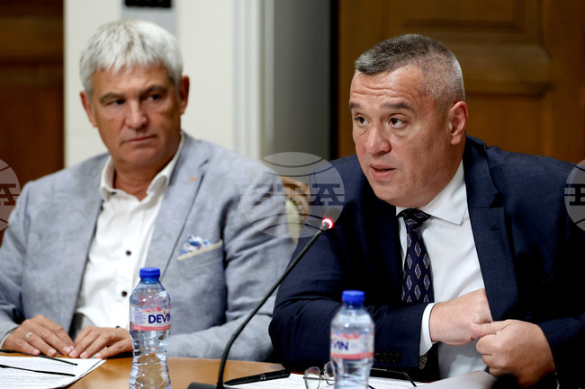 Министърът на земеделието и храните и синдикатите подписаха споразумение за увеличение на средствата за персонал в структури към ресорното министерство